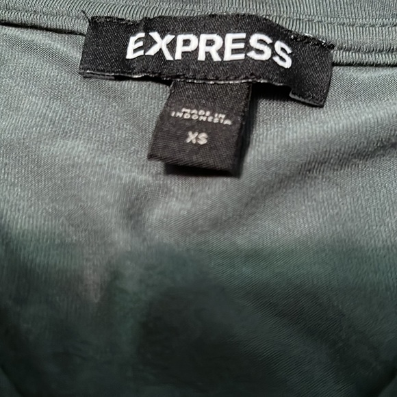 Express Relaxed V Neck London Tee - Picture 4 of 4